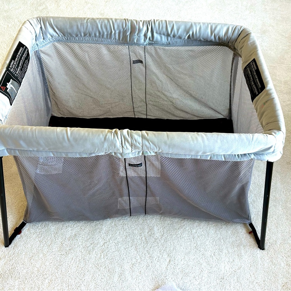 BabyBjorn light travel crib - silver